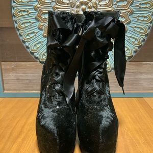 Kill star black boots size 10
